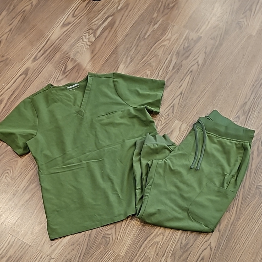 Mandala Womens XLP Green Scrub Set